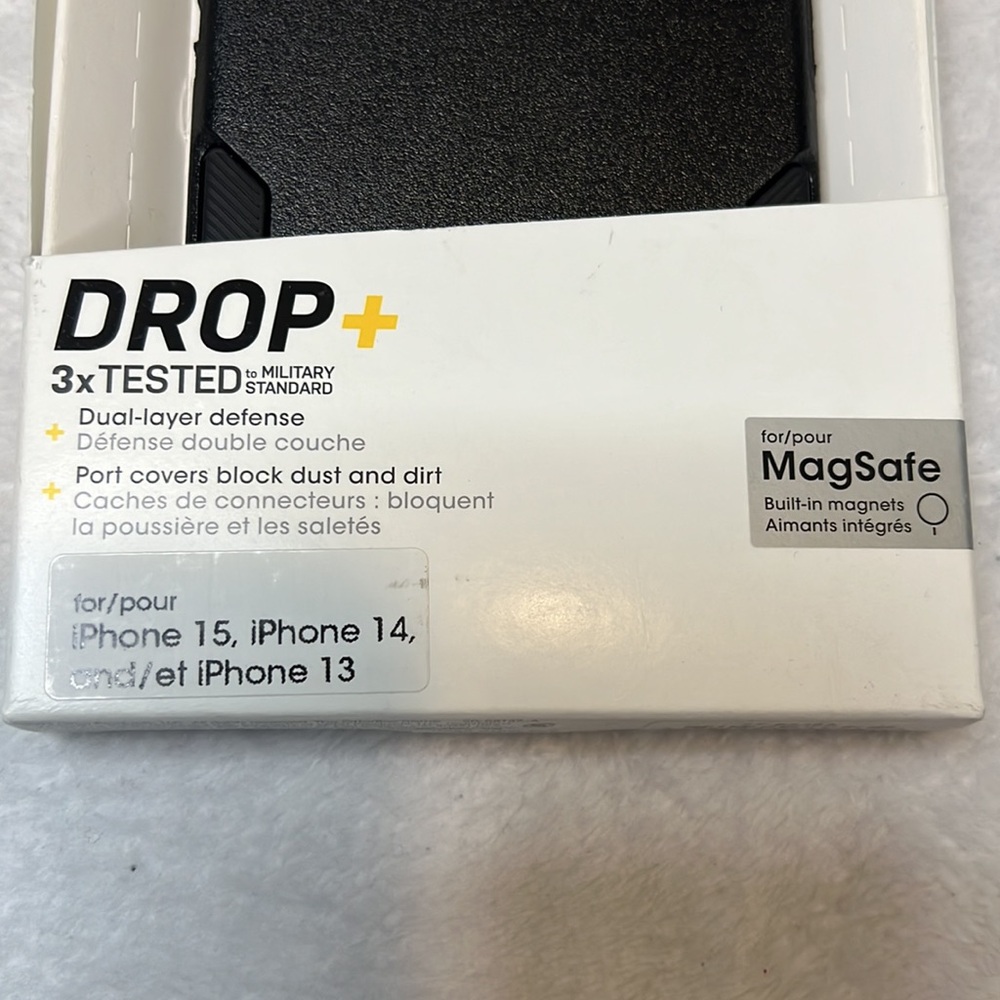 NIB Otter Box Commuter Series phone case with MagSafe for iPhone 15, 14, and 13 - Picture 2 of 3